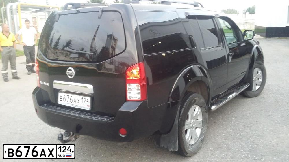 Фото автомобиля NISSAN PATHFINDER, 2007 — госномер В676АХ124. Цвет: ЧЕРНЫЙ