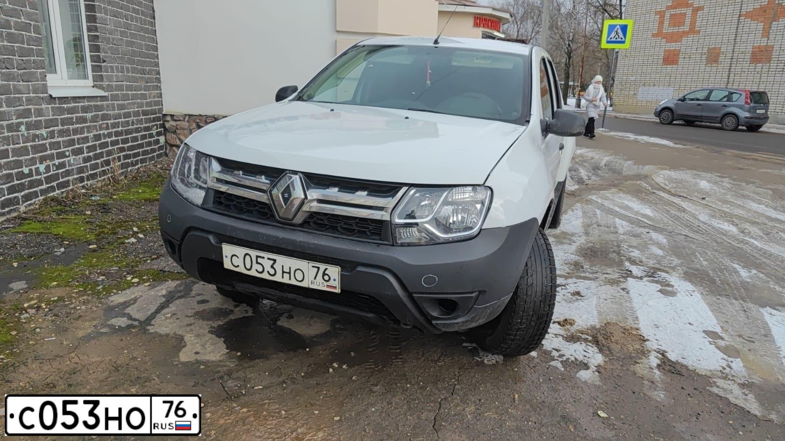 Фото автомобиля RENAULT DUSTER, 2017 — госномер С053НО76. Цвет: Белый