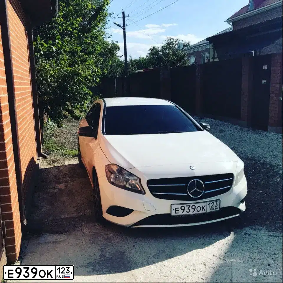 Фото автомобиля MERCEDES A-KLASSE, 2014 — госномер Р469АУ193. Цвет: Белый