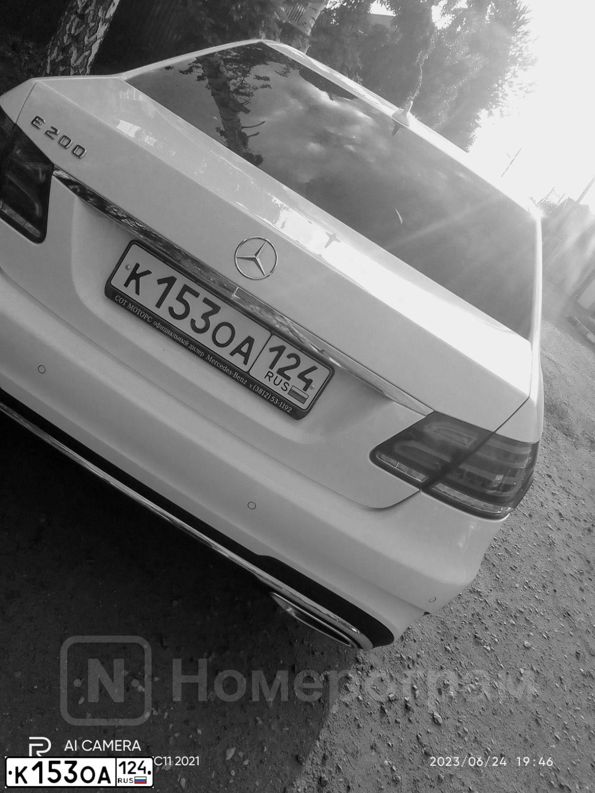 Фото автомобиля MERCEDES E-KLASSE, 2013 — госномер К153ОА124. Цвет: Белый