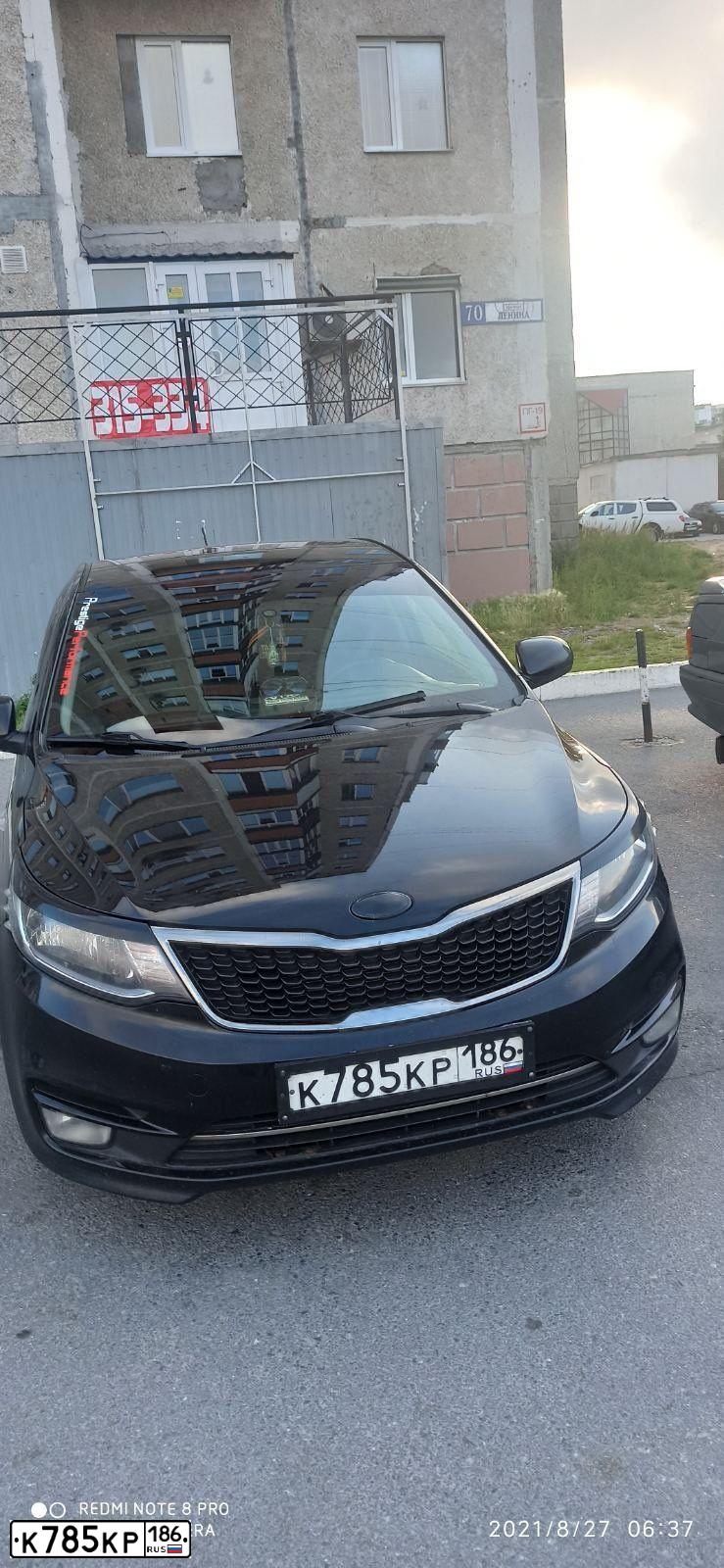 Фото автомобиля KIA RIO, 2016 — госномер А555СС186. Цвет: ЧЕРНЫЙ