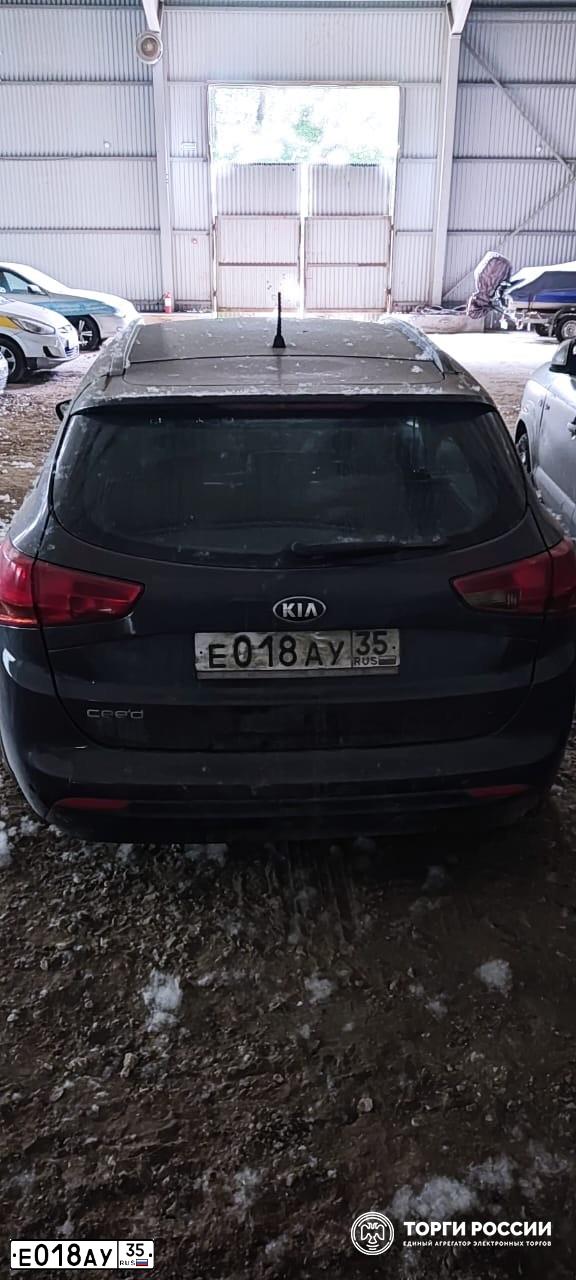 Фото автомобиля KIA CEE'D, 2013 — госномер Е018АУ35. Цвет: СЕРЫЙ