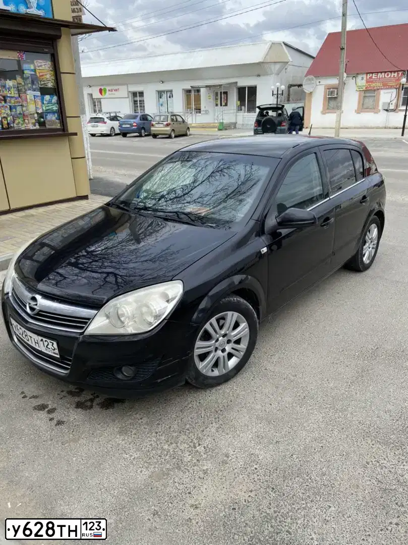 Фото автомобиля OPEL ASTRA, 2008 — госномер М489ХХ82. Цвет: ЧЕРНЫЙ