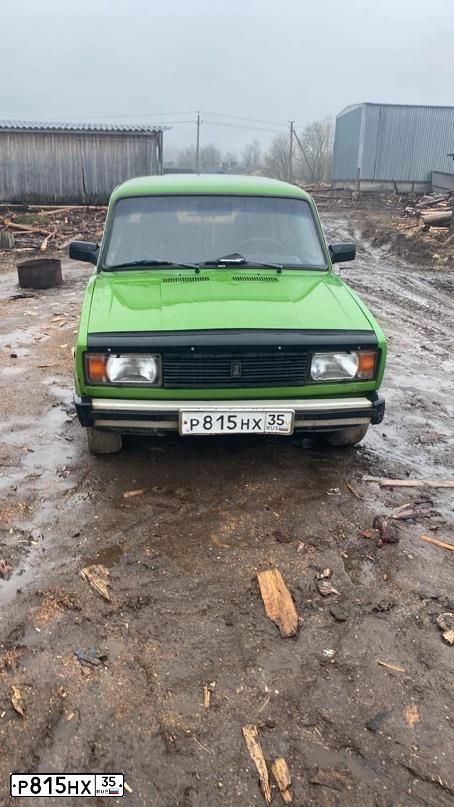Фото автомобиля VAZ 2105 LADA, 1983 — госномер Р815НХ35. Цвет: ЯРКО-ЗЕЛЕНЫЙ