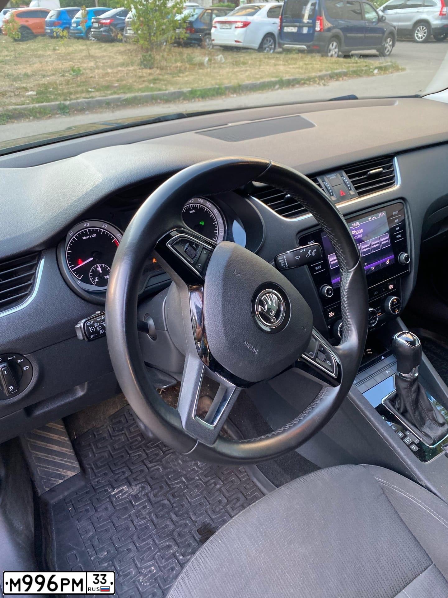 Фото автомобиля SKODA OCTAVIA, 2017 — госномер Х736ХТ799. Цвет: ЧЕРНЫЙ