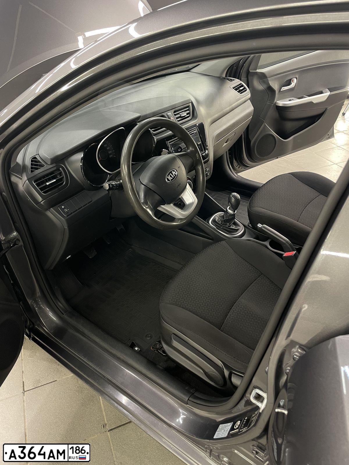 Фото автомобиля KIA RIO, 2013 — госномер Х800НО72
