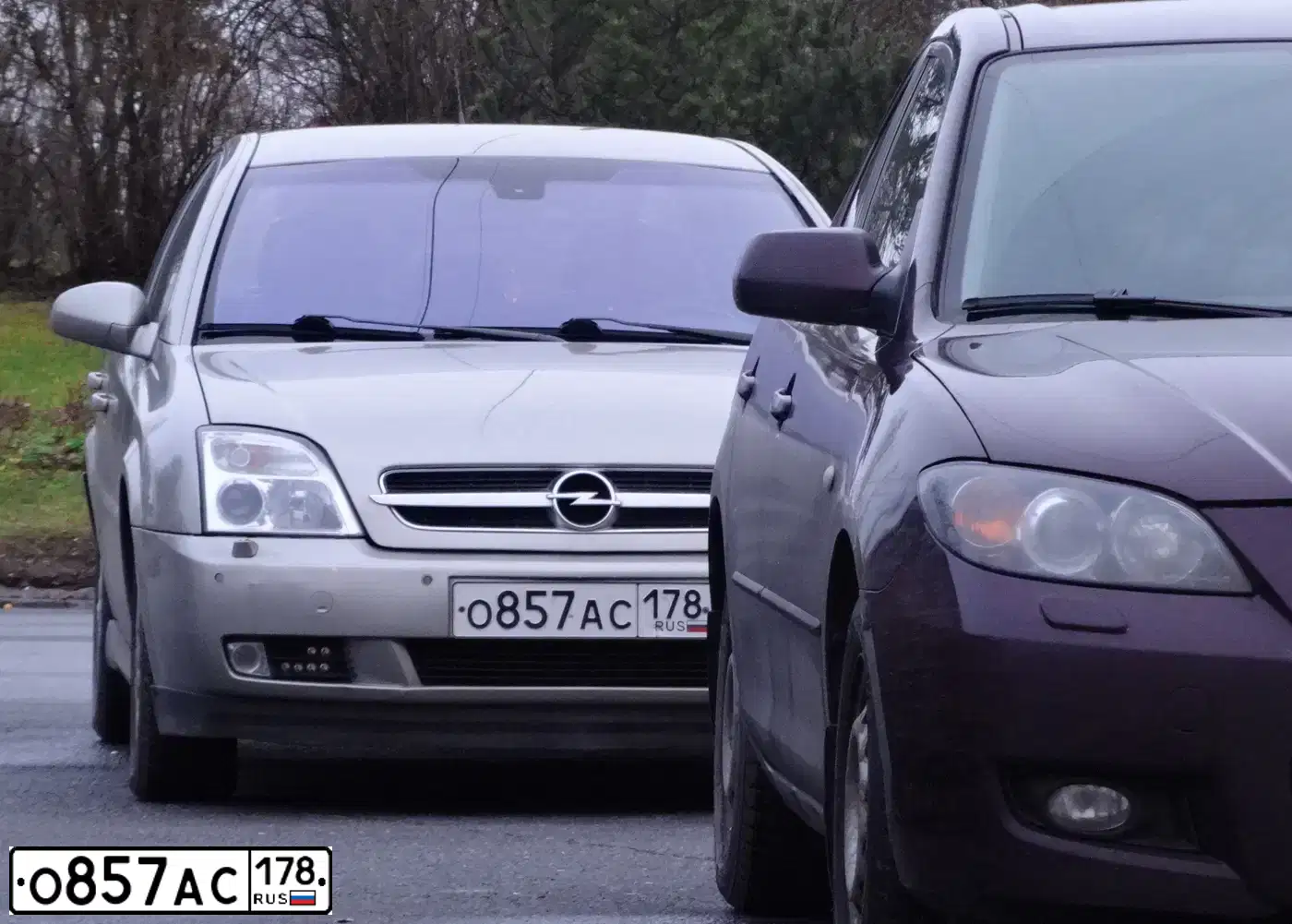 Фото автомобиля OPEL VECTRA, 2003 — госномер О857АС178. Цвет: БЕЖЕВО-СЕРЫЙ