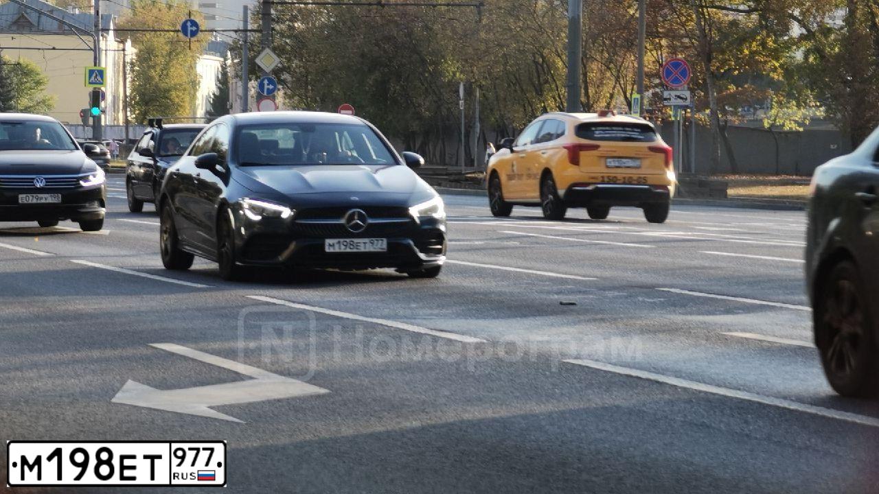 Фото автомобиля MERCEDES-BENZ CLA200, 2019 — госномер М198ЕТ977. Цвет: синий