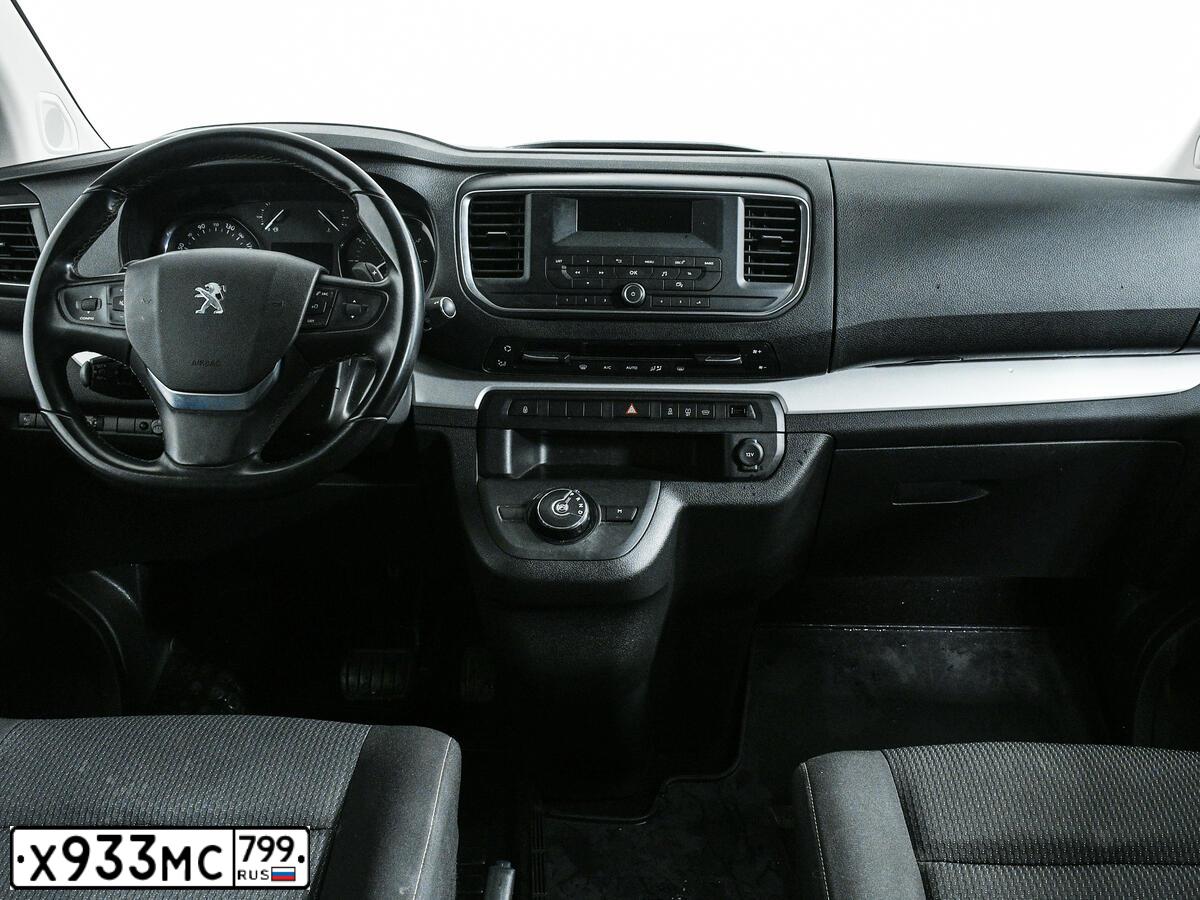 Фото автомобиля PEUGEOT TRAVELLER, 2018 — госномер Х933МС799. Цвет: БЕЛЫЙ