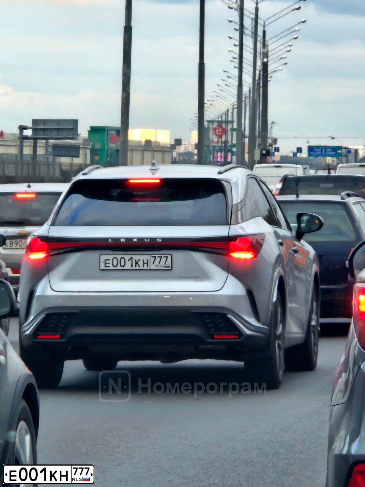 Фото автомобиля MERCEDES M-KLASSE, 2014 — госномер Е001КН777. Цвет: Белый