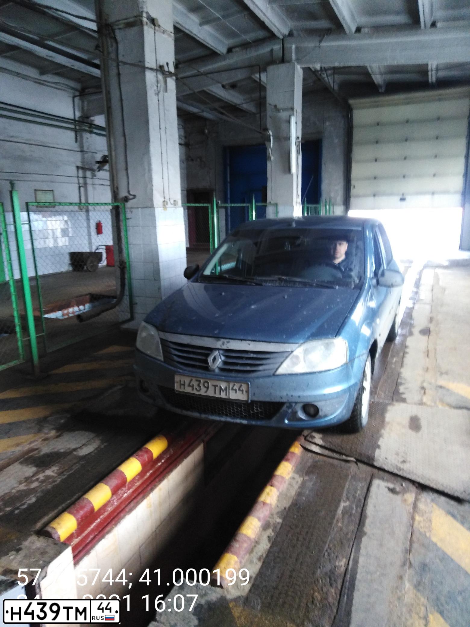 Фото автомобиля RENAULT LOGAN, 2012 — госномер К746УВ33. Цвет: СИНИЙ