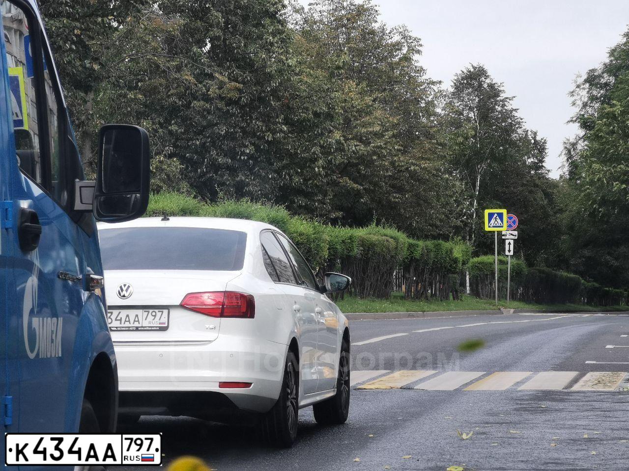 Фото автомобиля KIA RIO, 2018 — госномер К434АА797. Цвет: Коричневый