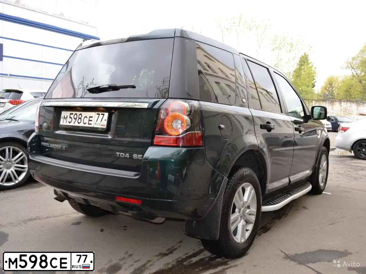 Фото автомобиля LANDROVER FREELANDER, 2013 — госномер М598СЕ77. Цвет: ЗЕЛЕНЫЙ