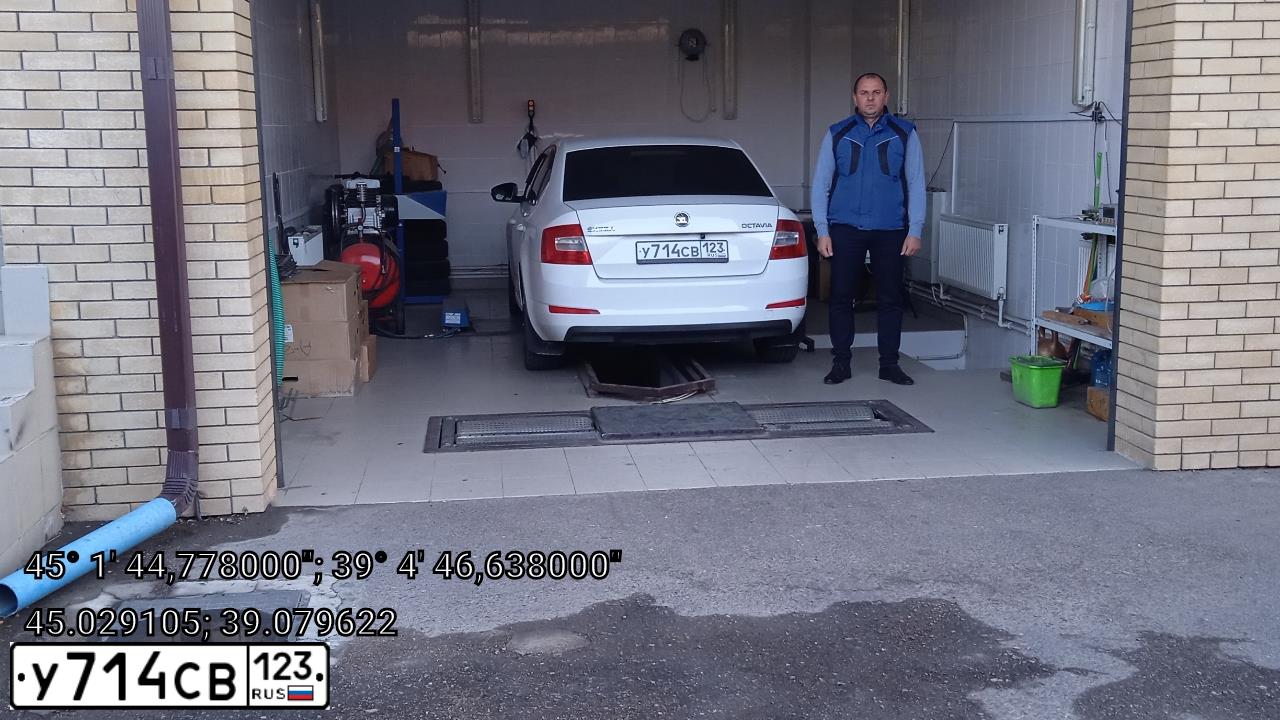 Фото автомобиля SKODA OCTAVIA, 2014 — госномер У714СВ123. Цвет: Белый