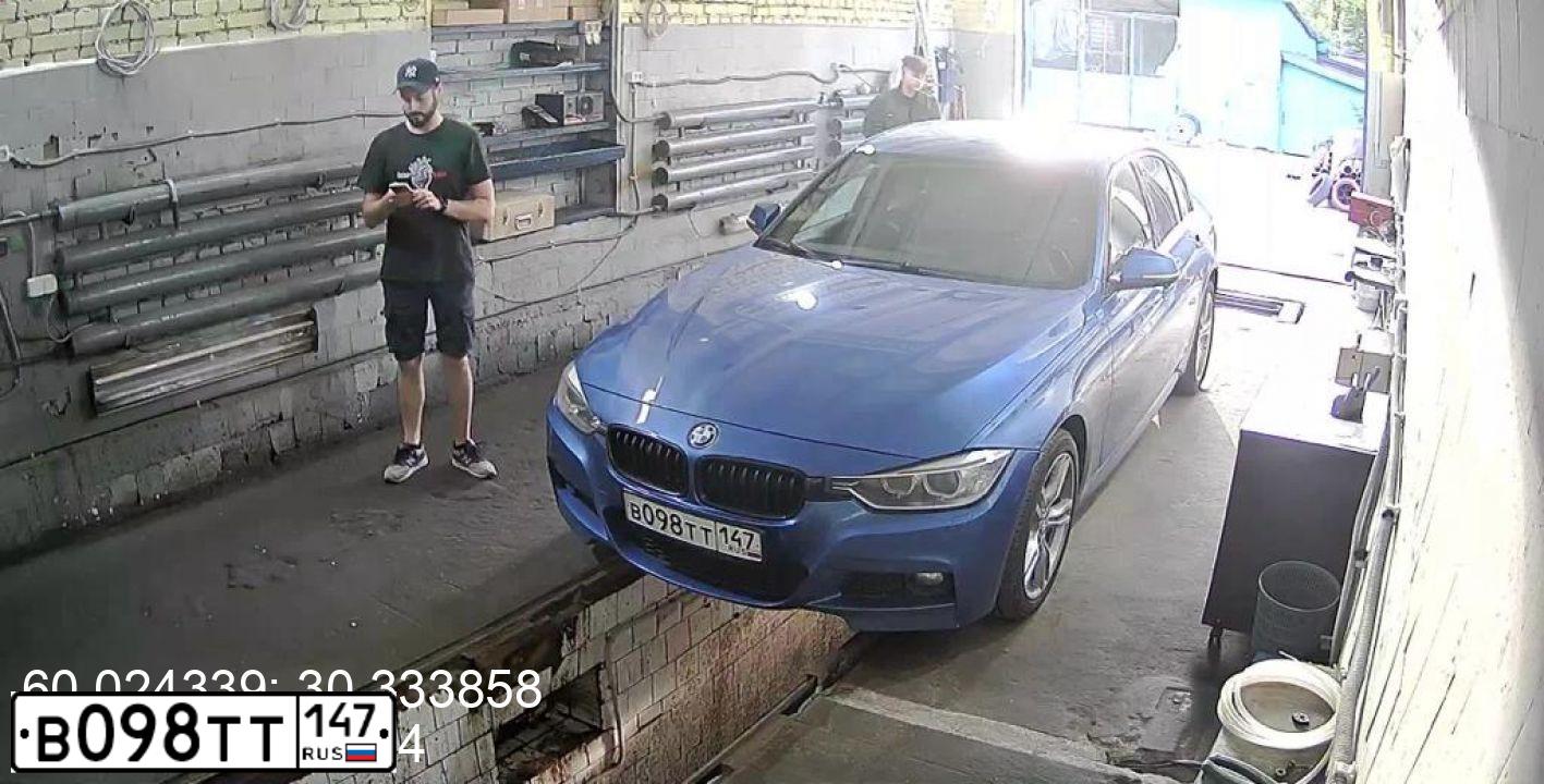 Фото автомобиля BMW SERIE 3, 2013 — госномер Е886НУ18. Цвет: синий