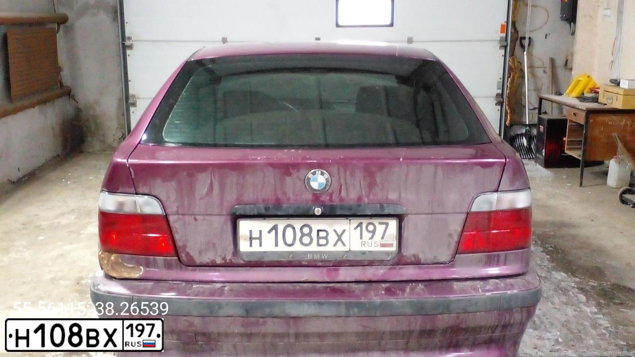 Фото автомобиля BMW SERIE 3, 1995 — госномер М121УВ77. Цвет: ТЕМНО-КРАСНЫЙ