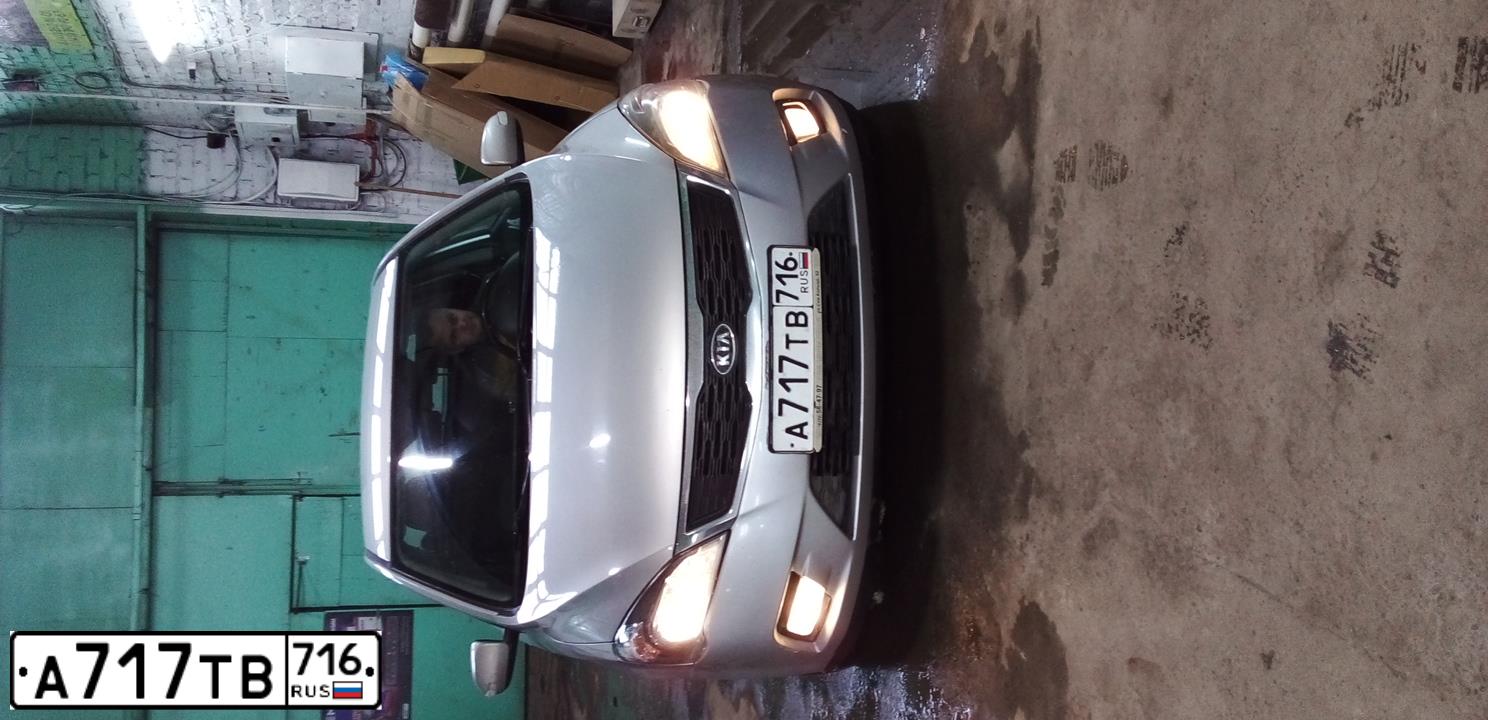 Фото автомобиля KIA CEE'D, 2011 — госномер А717ТВ716. Цвет: ПЕРЛ-СЕРЕБРИСТЫЙ