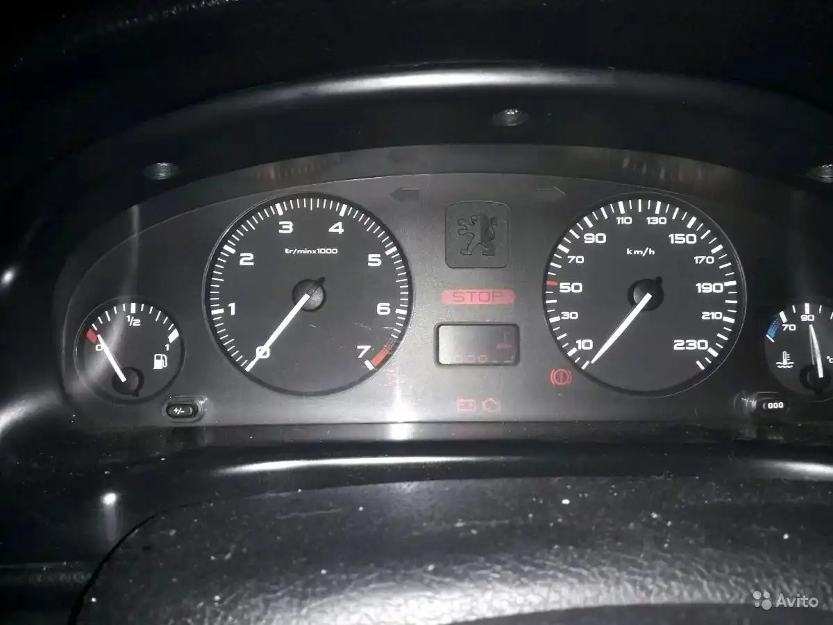 Фото автомобиля PEUGEOT 406, 2001 — госномер В222РР99. Цвет: Серый