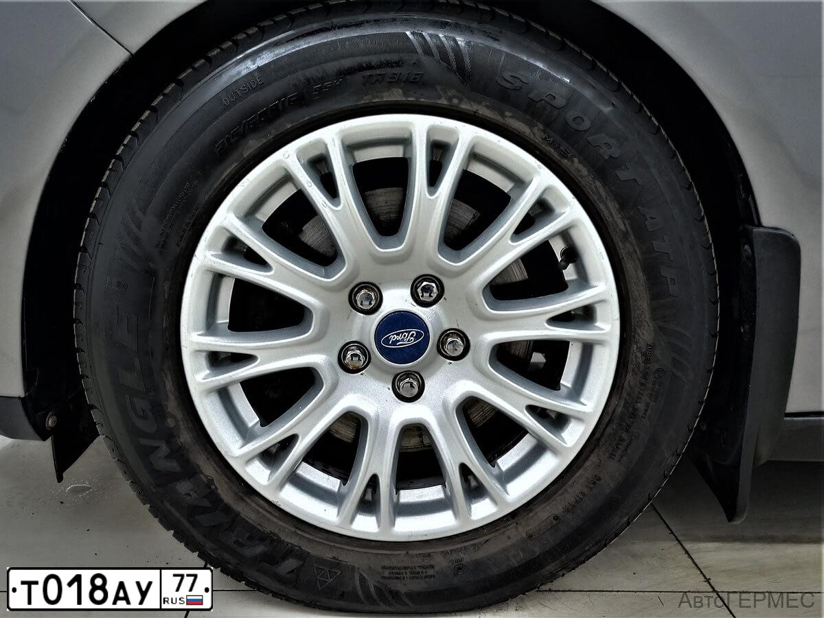 Фото автомобиля FORD FOCUS, 2013 — госномер К602НУ790. Цвет: СЕРО-КОРИЧНЕВЫЙ