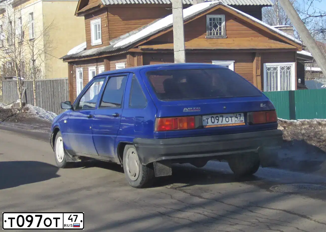 Фото автомобиля LADA 2112, 2006 — госномер Т397ОТ47. Цвет: СЕРЕБРИСТО-БЕЖЕВЫЙ