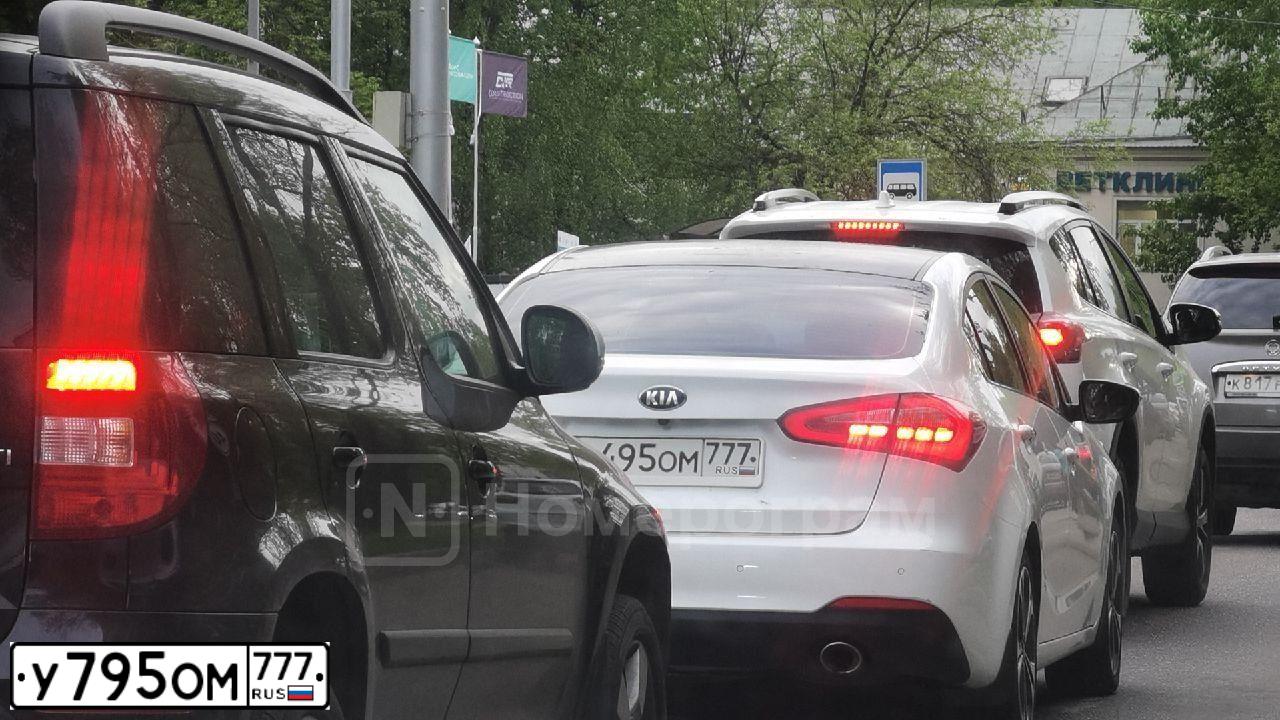 Фото автомобиля CHEVROLET ORLANDO, 2014 — госномер У795ОМ777. Цвет: БЕЛЫЙ