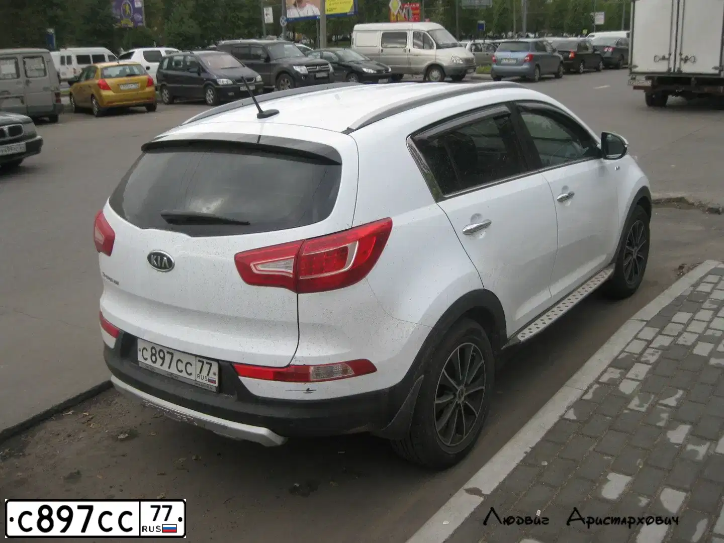 Фото автомобиля KIA SPORTAGE, 2011 — госномер С897СС77. Цвет: БЕЛЫЙ