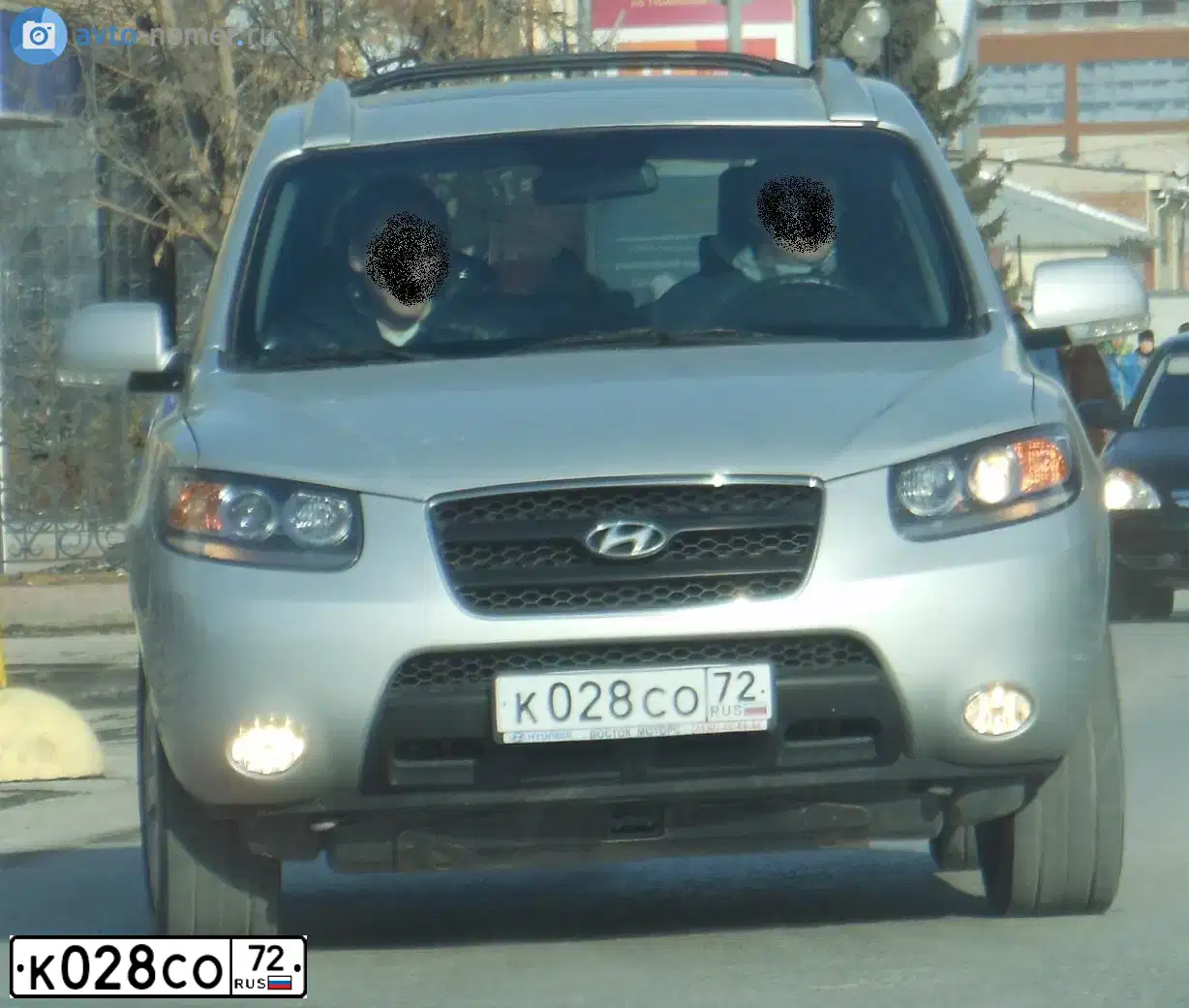 Фото автомобиля HYUNDAI SANTA FE, 2008 — госномер К028СО72. Цвет: СВЕТЛО-СЕРЫЙ