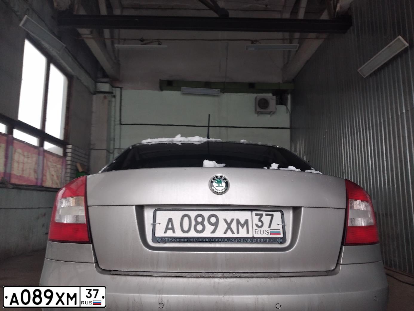 Фото автомобиля SKODA OCTAVIA, 2011 — госномер А089ХМ37. Цвет: СЕРЫЙ