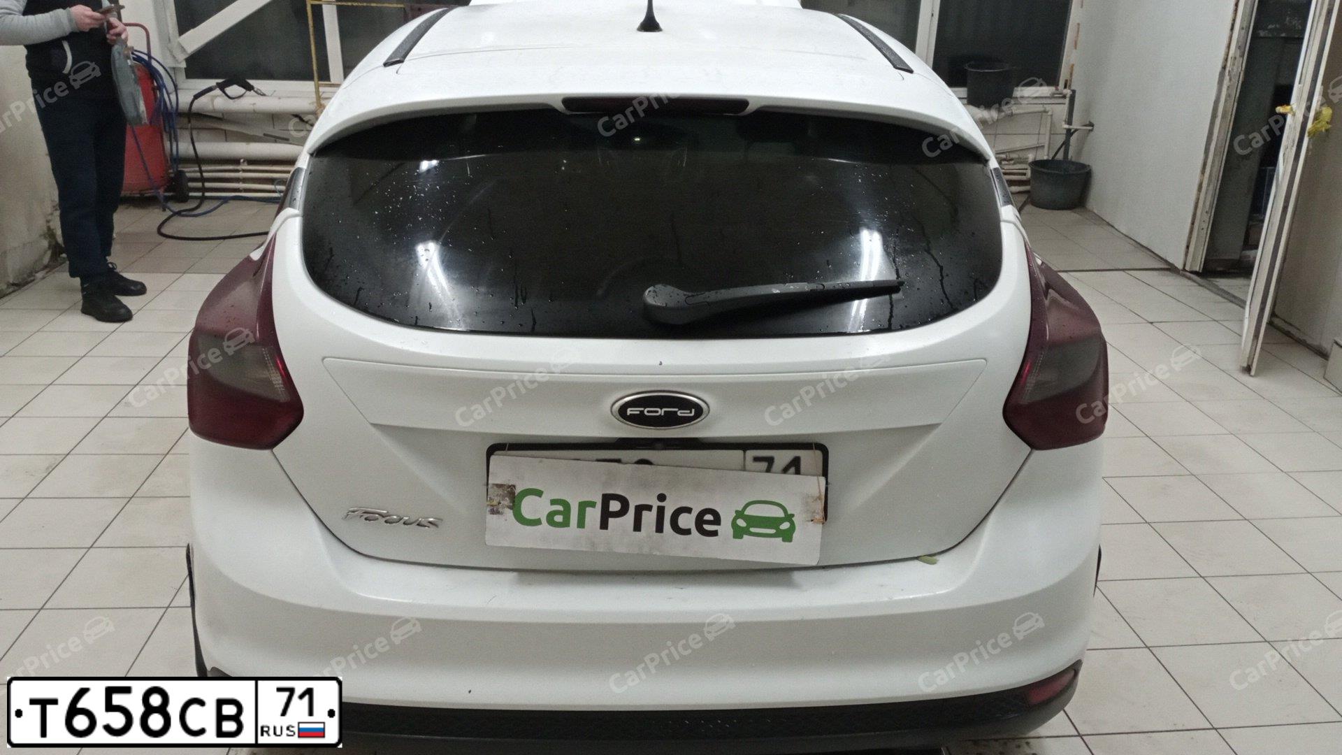 Фото автомобиля FORD FOCUS, 2012 — госномер М916ТТ190. Цвет: Белый