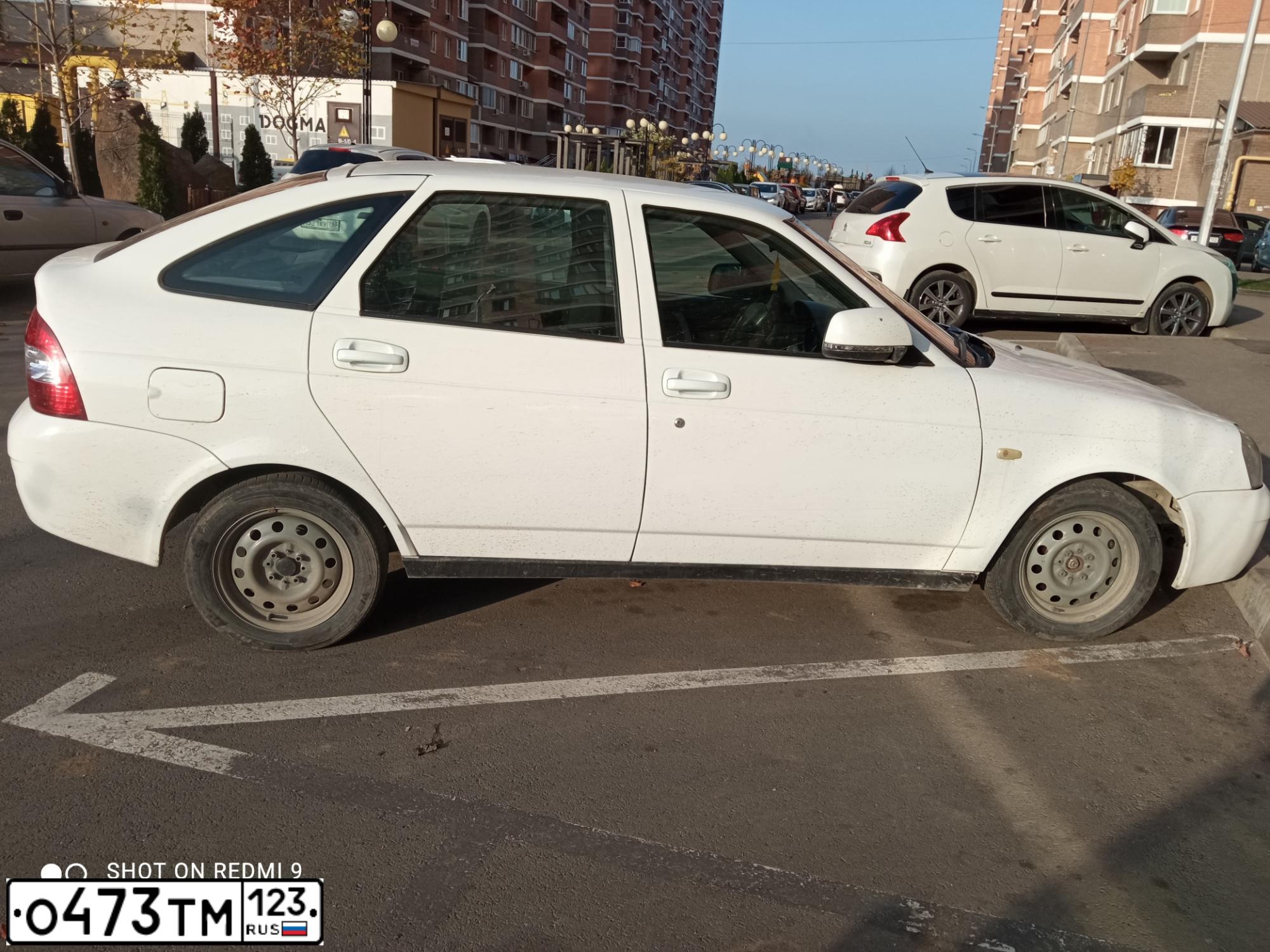 Фото автомобиля LADA 2172 PRIORA, 2010 — госномер Р819ВС193. Цвет: Белый