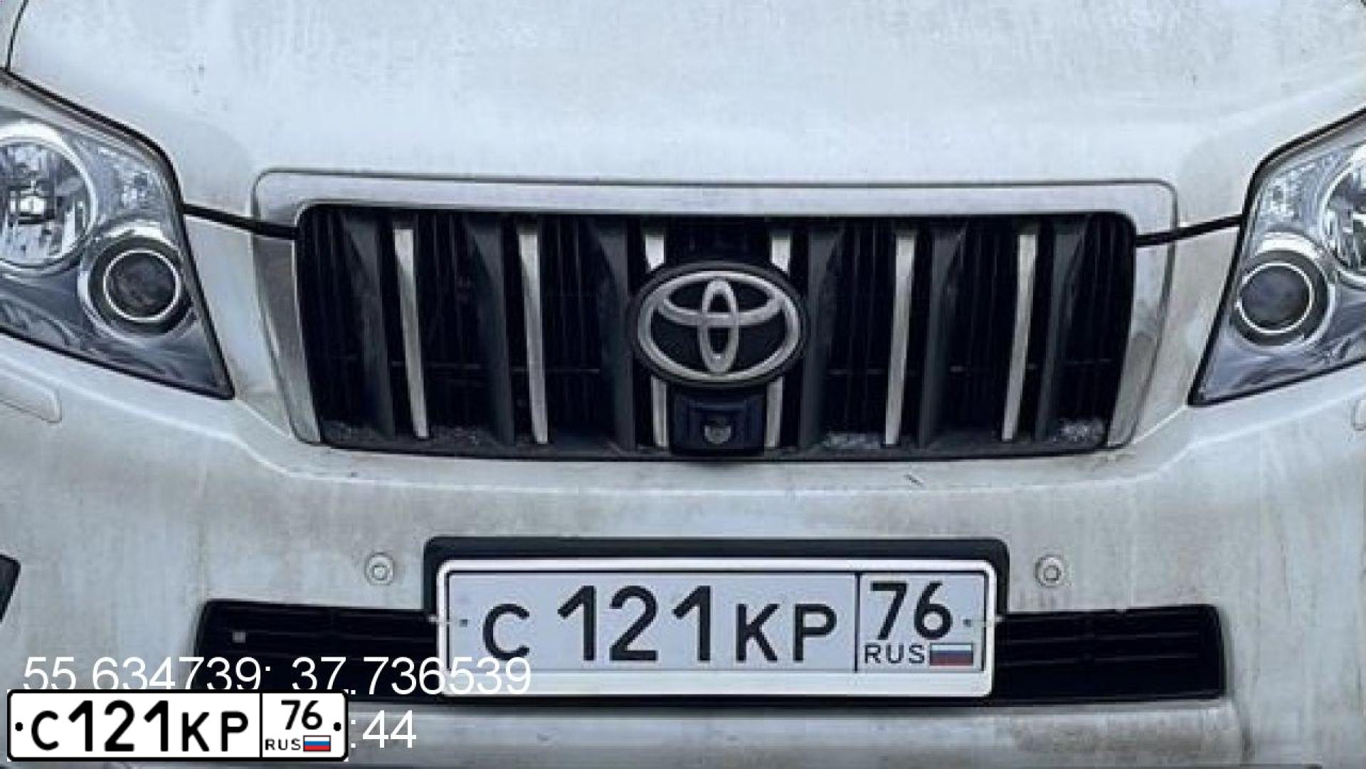Фото автомобиля TOYOTA LANDCRUISER, 2011 — госномер С121КР76. Цвет: Белый