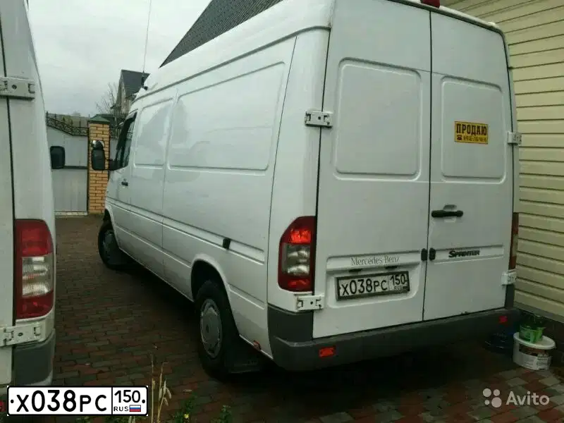 Фото автомобиля MERCEDES SPRINTER, 2004 — госномер Х038РС150. Цвет: Белый