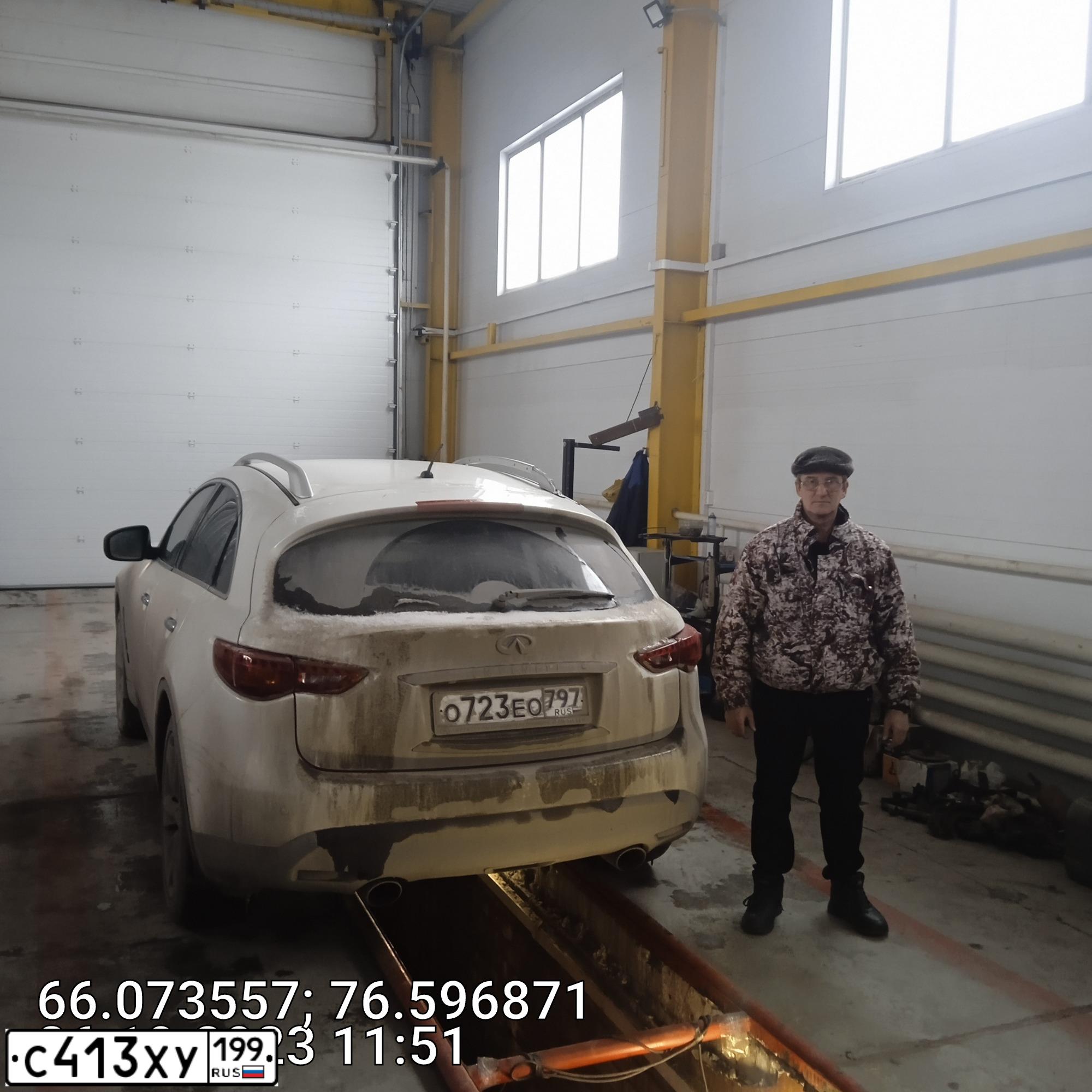 Фото автомобиля INFINITI QX70 /FX/, 2009 — госномер О723ЕО797. Цвет: Белый
