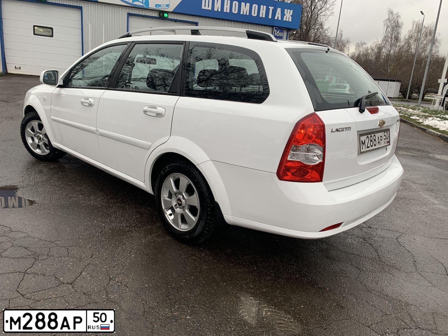Фото автомобиля CHEVROLET LACETTI, 2012 — госномер К143СМ197. Цвет: Белый