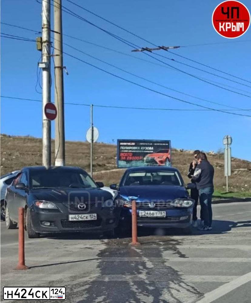 Фото автомобиля MAZDA 3, 2008 — госномер Н424СК124. Цвет: ЧЕРНЫЙ