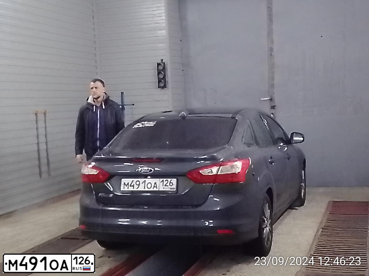 Фото автомобиля FORD FOCUS, 2013 — госномер М491ОА126. Цвет: ТЕМНО-СЕРЫЙ