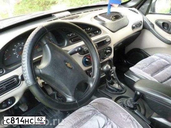 Фото автомобиля CHEVROLET NIVA, 2005 — госномер С814НС62. Цвет: ТЕМНО-СЕРЫЙ МЕТАЛЛИК