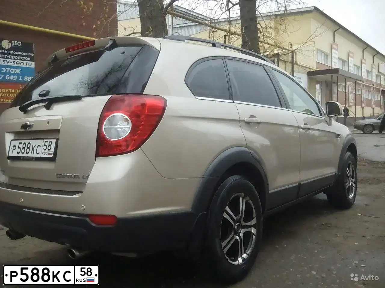 Фото автомобиля CHEVROLET CAPTIVA, 2013 — госномер Р588КС58. Цвет: БЕЖЕВЫЙ