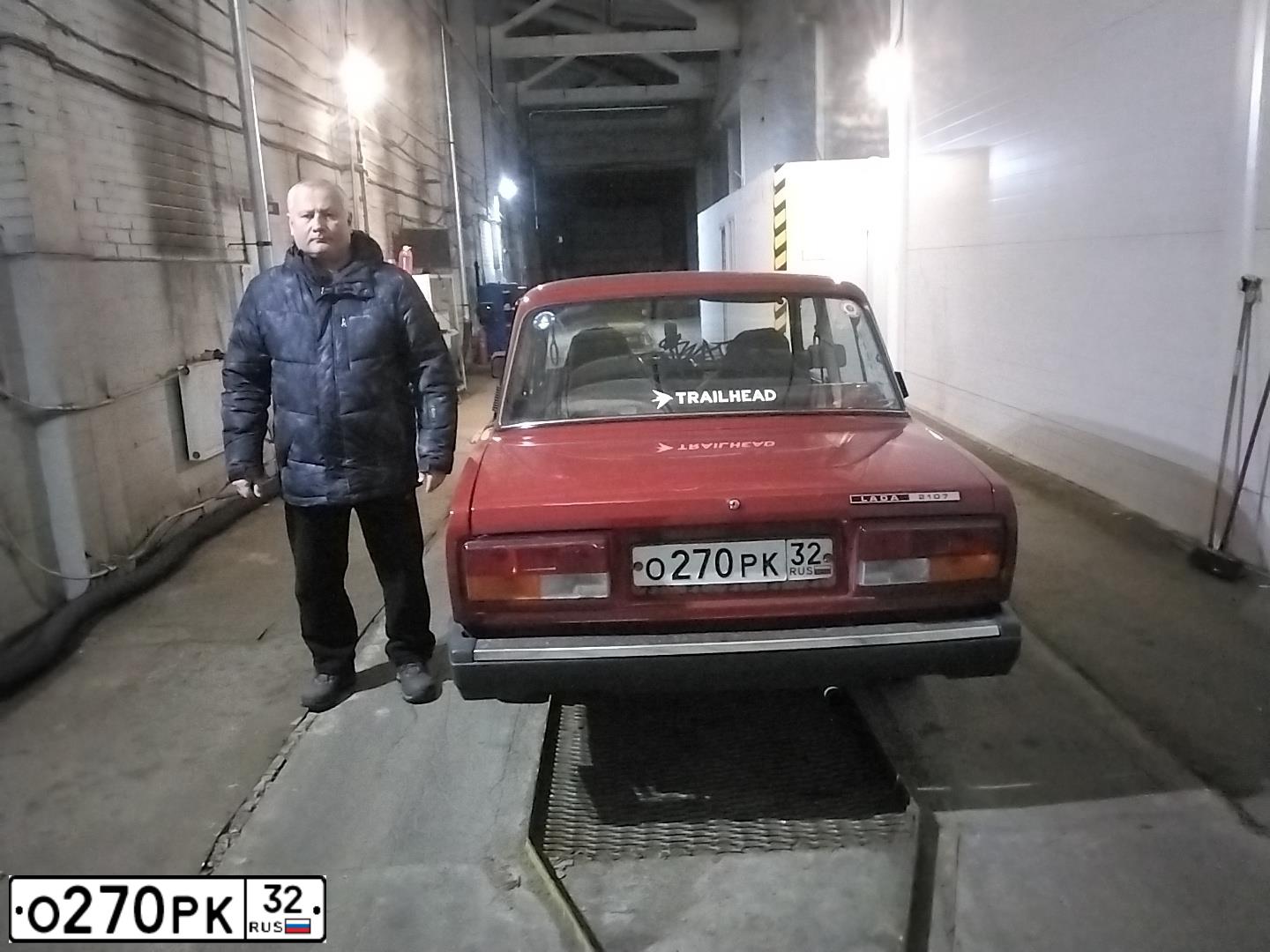 Фото автомобиля LADA 2107 LADA, 1994 — госномер С832КС198. Цвет: ВИШНЯ