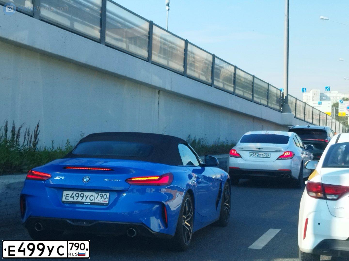 Фото автомобиля BMW Z 4, 2019 — госномер Е499УС790. Цвет: синий