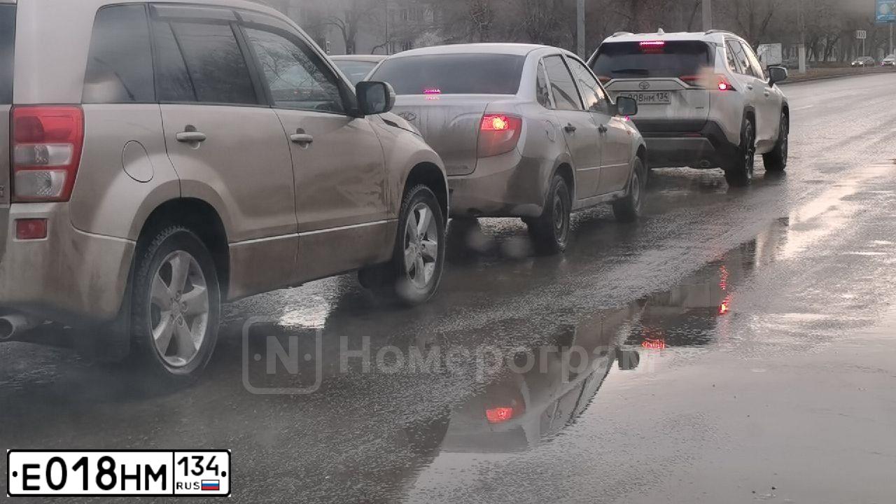 Фото автомобиля HYUNDAI SANTA FE, 2018 — госномер М302КТ126. Цвет: Коричневый