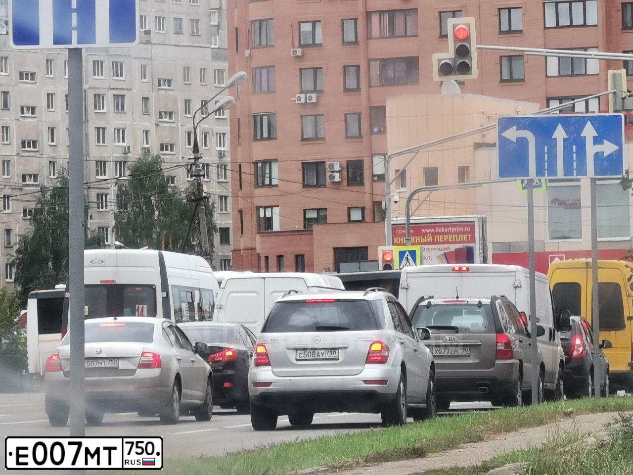 Фото автомобиля MERCEDES-BENZ E200, 2020 — госномер Х390ЕС790