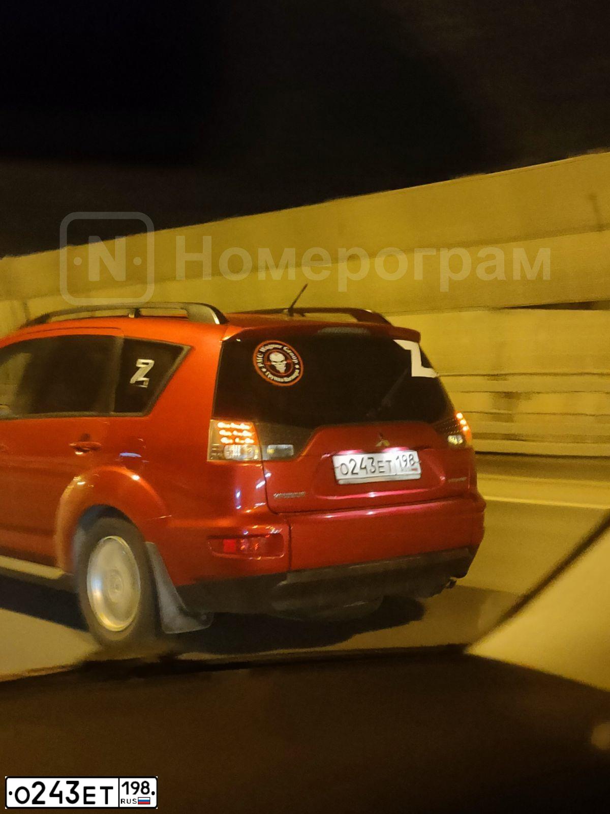 Фото автомобиля MITSUBISHI OUTLANDER, 2011 — госномер Е939ТВ178. Цвет: Красный