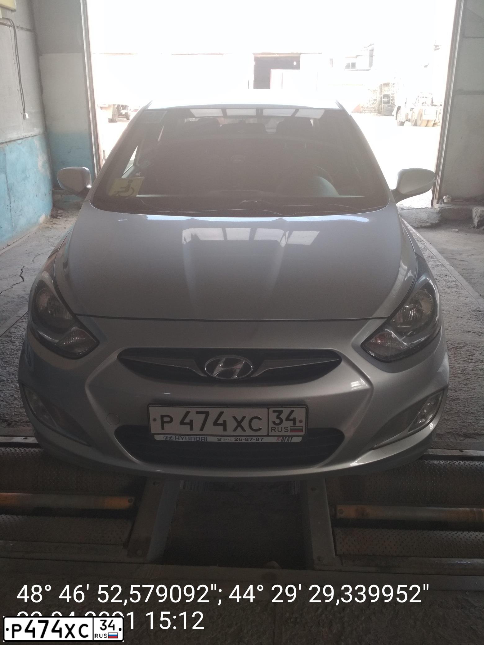 Фото автомобиля HYUNDAI SOLARIS, 2011 — госномер Р474ХС34. Цвет: СЕРЕБРИСТЫЙ