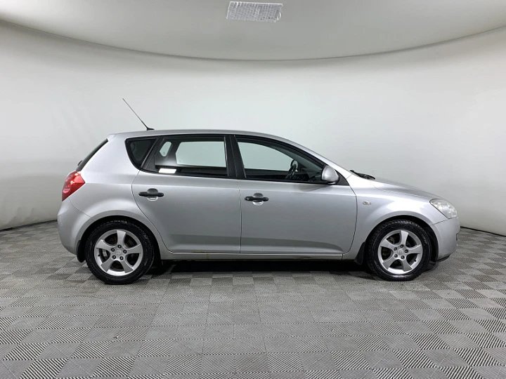 Фото автомобиля PEUGEOT 206 CC, 2005 — госномер Е606ЕХ193. Цвет: Оранжевый
