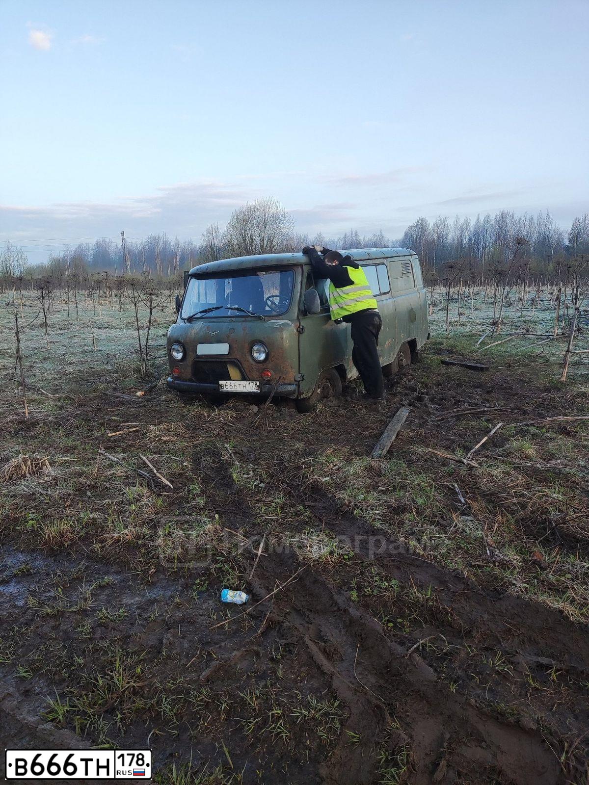 Фото автомобиля UAZ 3909, 2014 — госномер В666ТН178. Цвет: ЗАЩИТНЫЙ