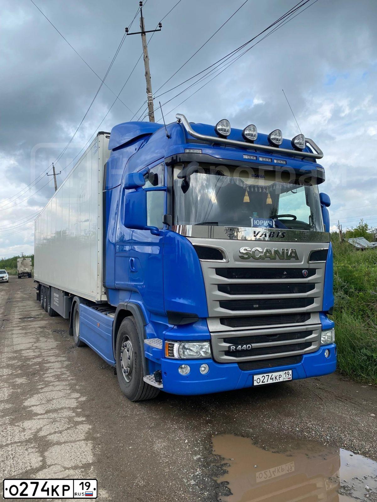 Фото автомобиля SCANIA SERIE R /4X2/, 2018 — госномер О274КР19. Цвет: синий