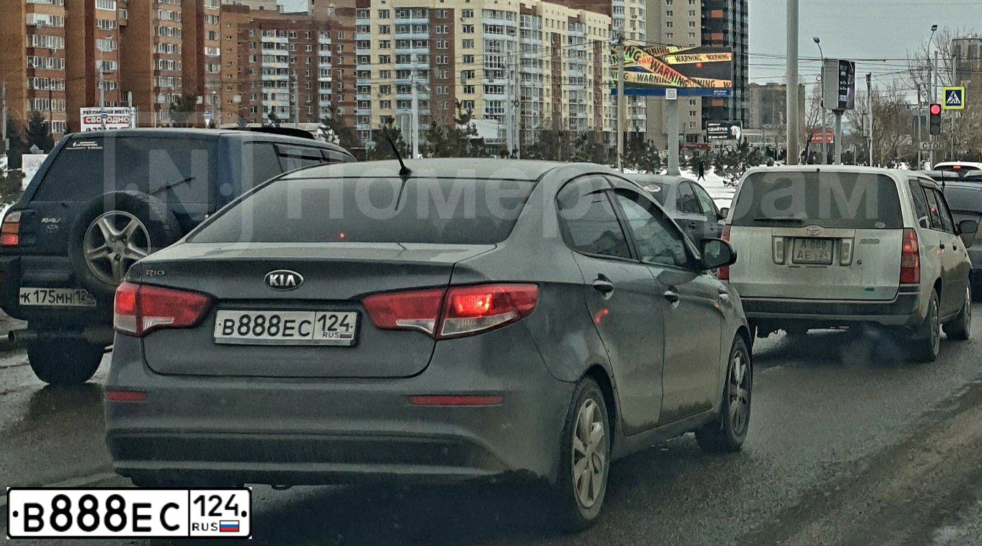 Фото автомобиля KIA RIO, 2012 — госномер В888ЕС124. Цвет: Белый