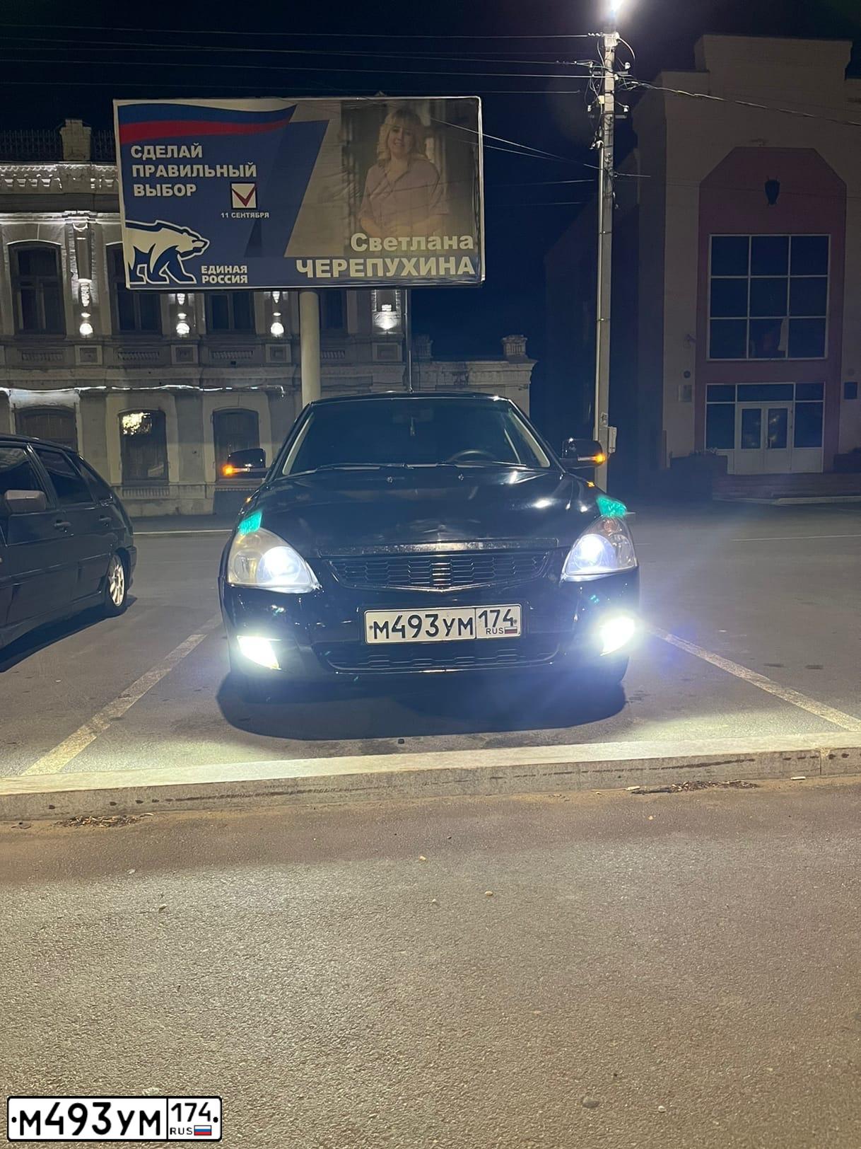 Фото автомобиля LADA 2172 PRIORA, 2011 — госномер В335РЕ62. Цвет: Сине-Черный