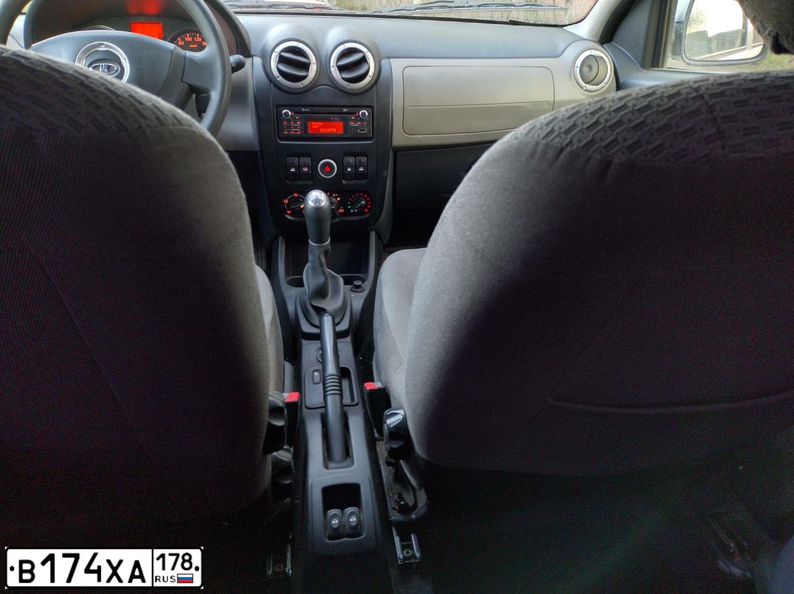 Фото автомобиля LADA LARGUS, 2015 — госномер К995ВТ53. Цвет: Серебристый